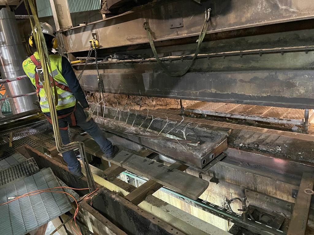 Fabricación y Cambio de Chute de Planta Termica Masisa