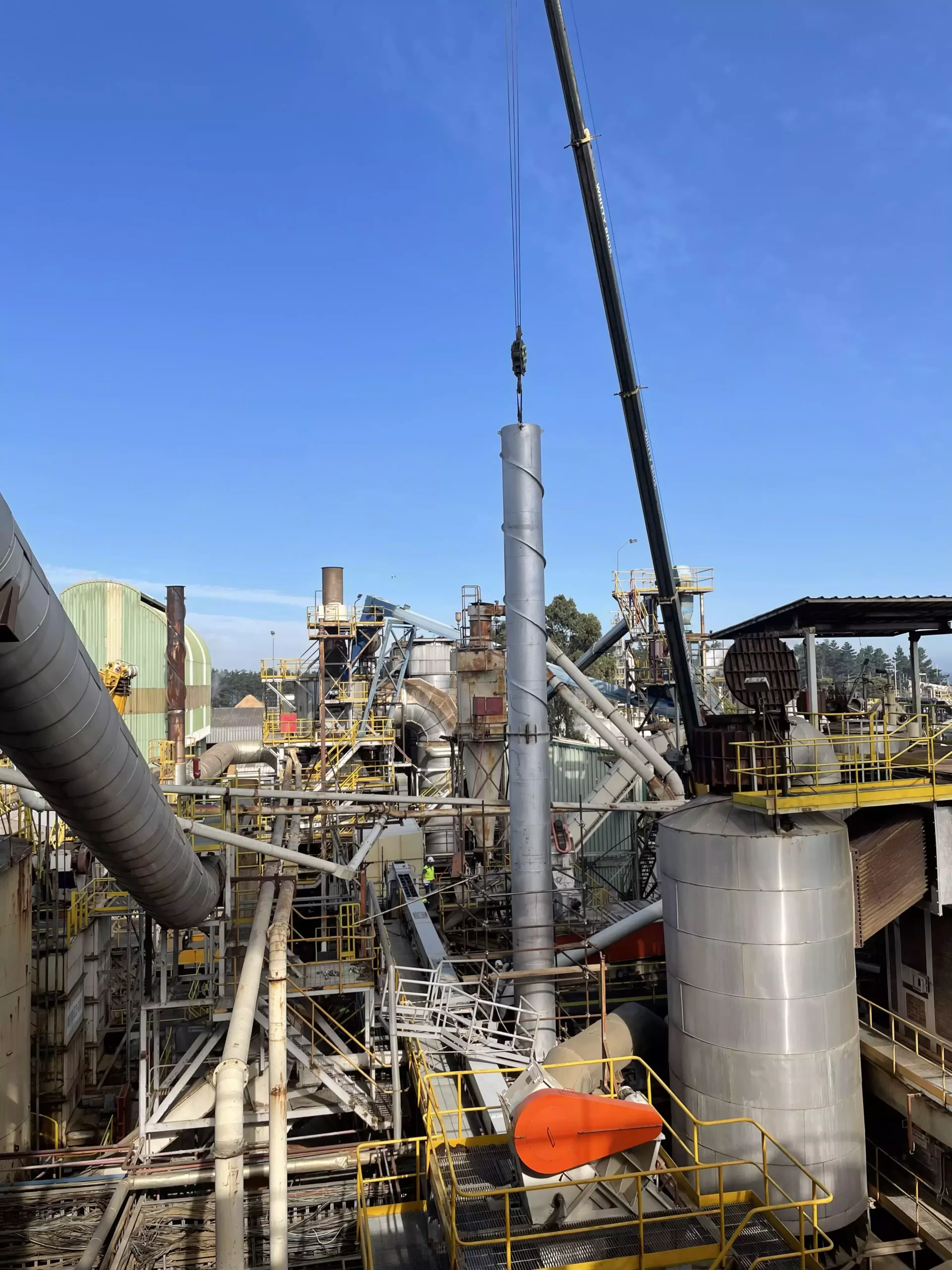 Fabricación y Montaje de Chimenea Planta